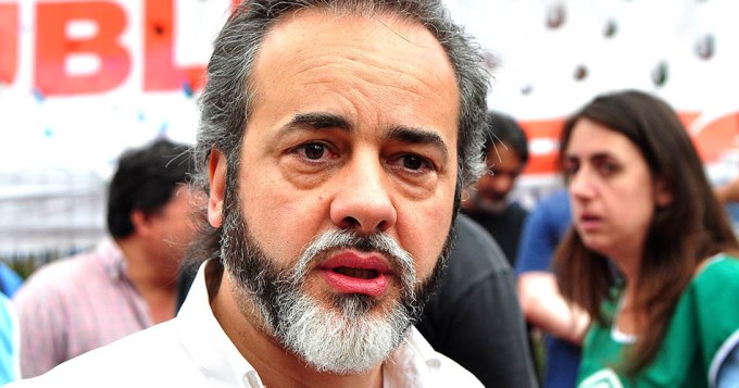 "Los docentes estamos por debajo de la l&iacute;nea de pobreza"