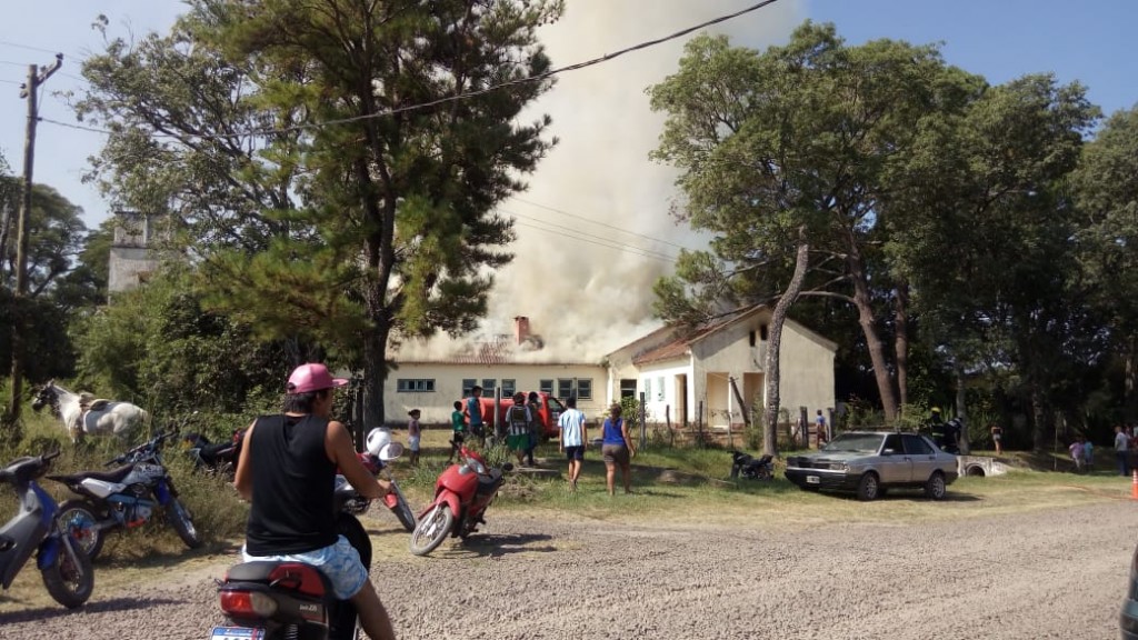 Se incendi&oacute; la escuela N&deg; 448 de Parada Coco