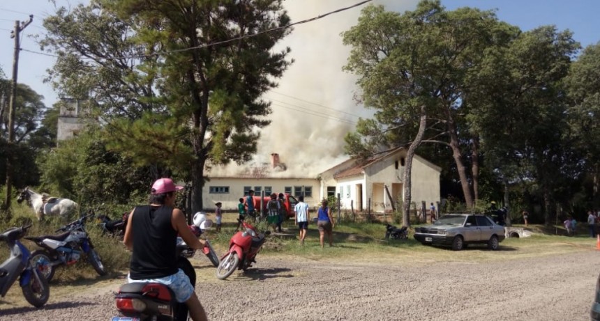 Se incendi&oacute; la escuela N&deg; 448 de Parada Coco