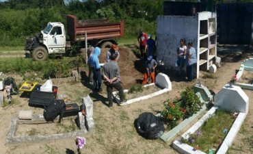 Inhumaron tres cuerpos en el cementerio  y analizar&aacute;n sus ADN 