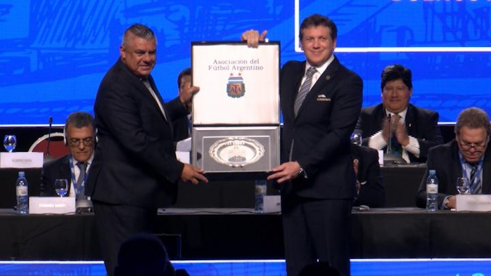 La Conmebol hech&oacute; a Claudio Tapia del Consejo de la FIFA