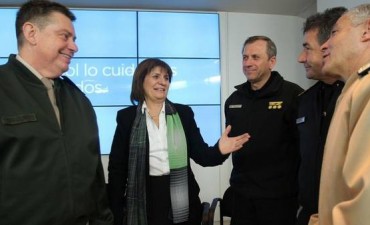 Un aval para Carri&oacute;, una alarma para Bullrich