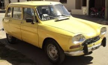 Autos cl&aacute;sicos llegan a Empedrado  