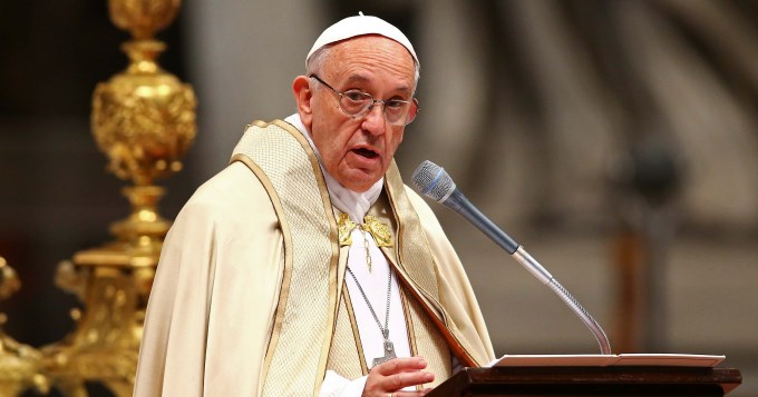  Francisco permite absolver a mujeres que abortaron