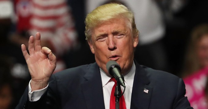 Cabeza a cabeza, Hillary y Trump buscan a los indecisos