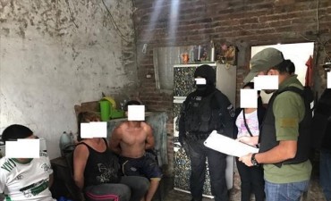 Apresaron a personas por ventas al narcomenudeo e incautaron drogas y arma