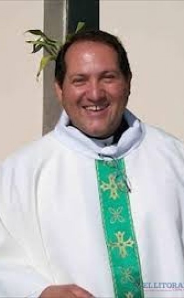 Padre Pedro con las Salutaciones y Bendiciones de Nochebuena y Navidad