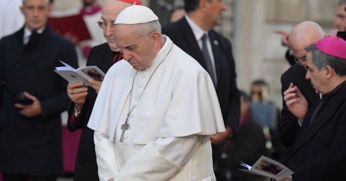 Francisco compar&oacute; el nacimiento de Jes&uacute;s con el drama de los inmigrantes