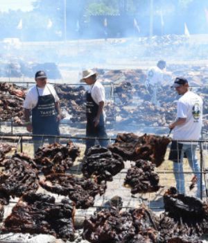 Uruguay prepar&oacute; el asado m&aacute;s grande del mundo